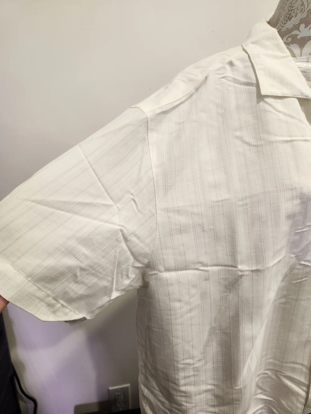 Men's Short-Sleeve White Casual Button-Down Shirt with Chest Pocket